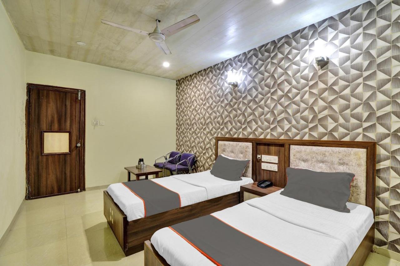 أحمد أباد Collection O 82926 Hotel Royal Plaza المظهر الخارجي الصورة