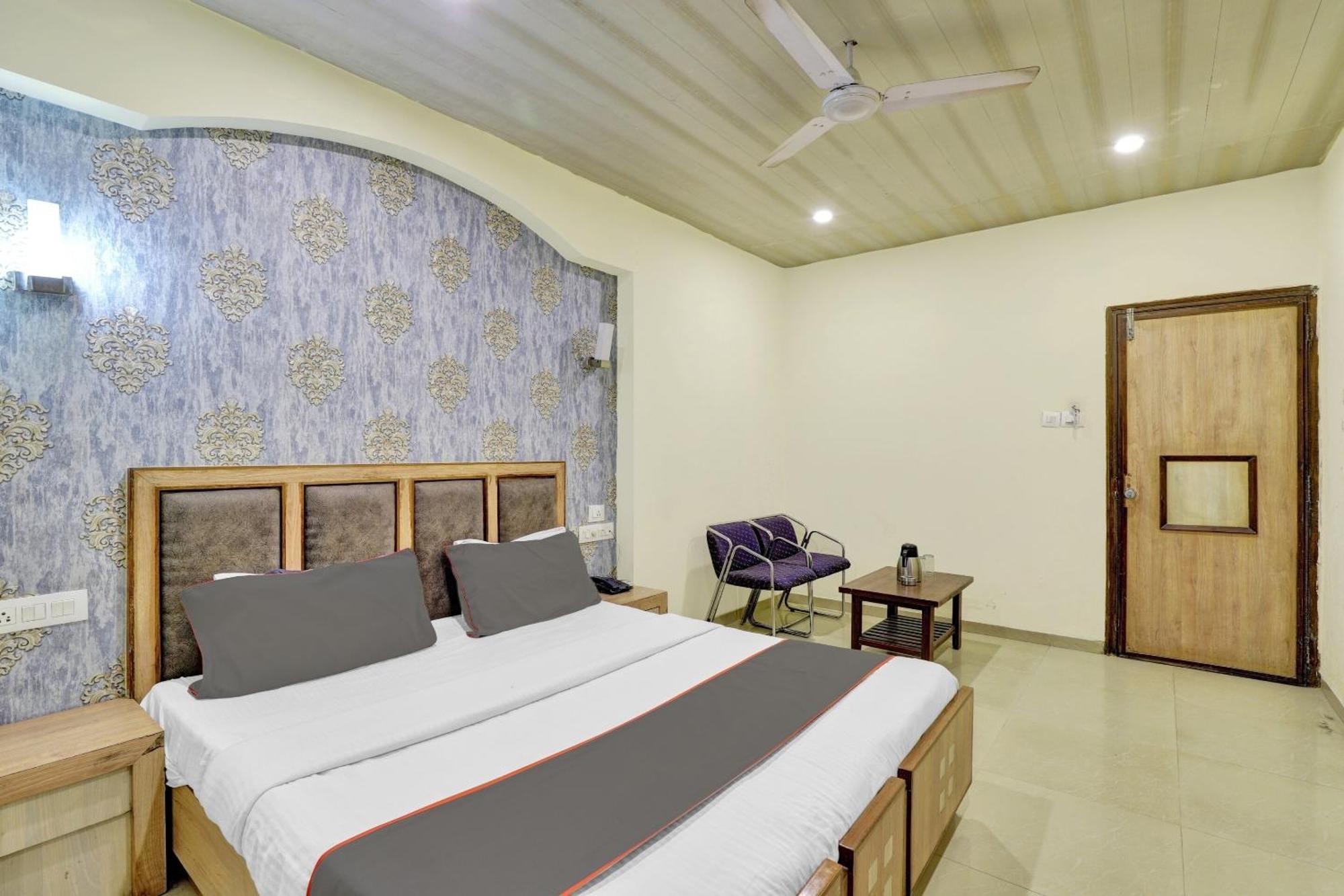 أحمد أباد Collection O 82926 Hotel Royal Plaza المظهر الخارجي الصورة