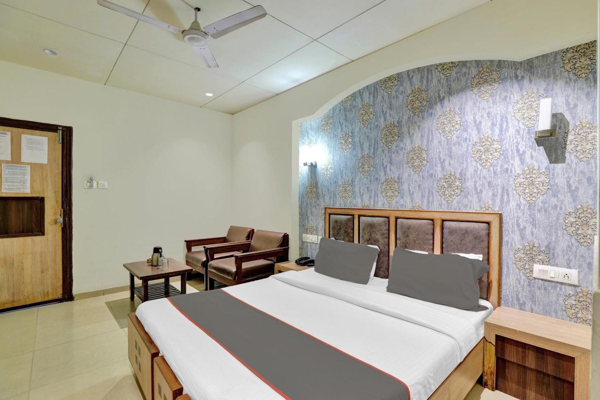 أحمد أباد Collection O 82926 Hotel Royal Plaza المظهر الخارجي الصورة